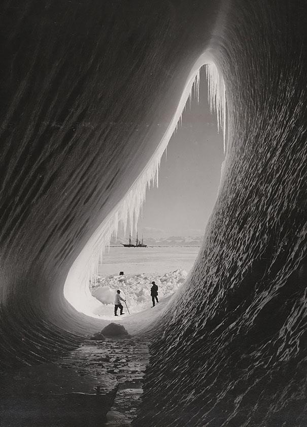 cueva iceberg expedición antártica británica
